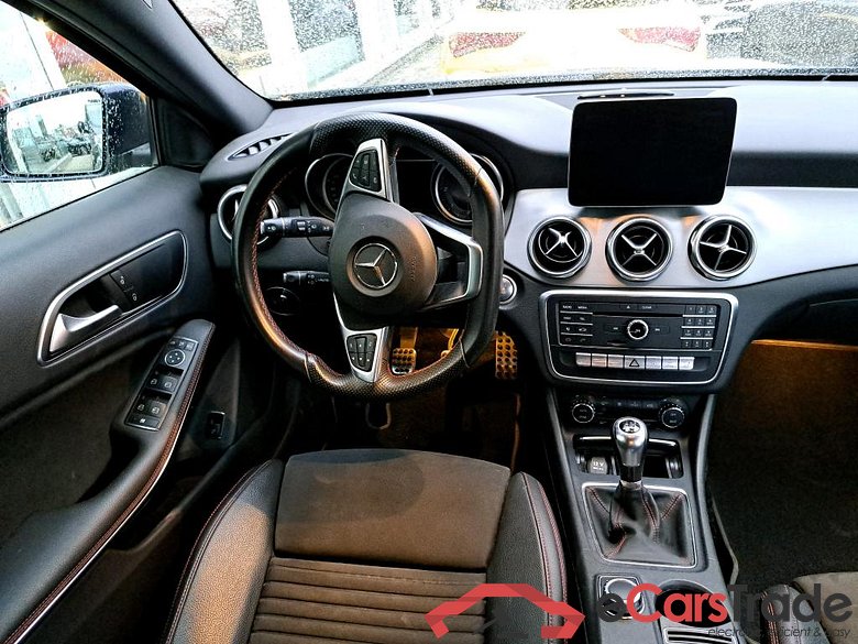 Mercedes GLA 180 d AMG LED-Xenon Command Navi Sport-Leather-Alcantara KeylessGo Klima PDC ... #3