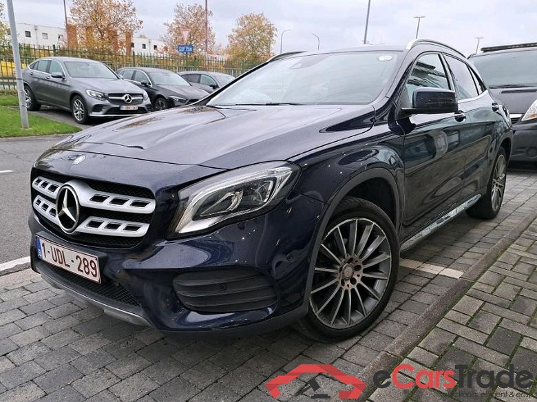 Mercedes GLA 180 d AMG LED-Xenon Command Navi Sport-Leather-Alcantara KeylessGo Klima PDC ...