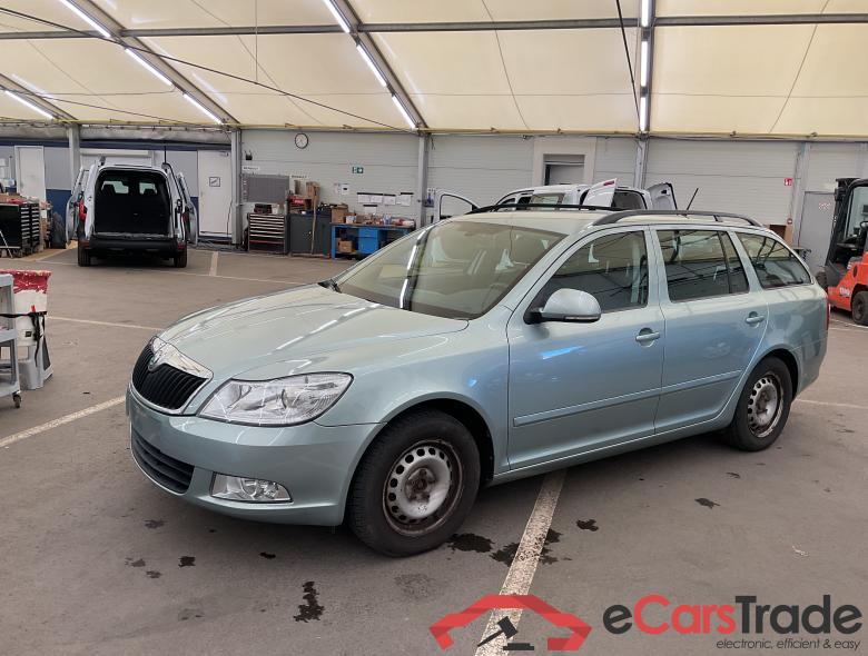 SKODA Octavia Combi O COMBI A5 AMBI 1,6CR 77KW 105CV 5V DPF #1