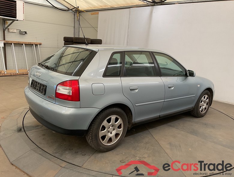 AUDI A3 1.6i Ambiente #2