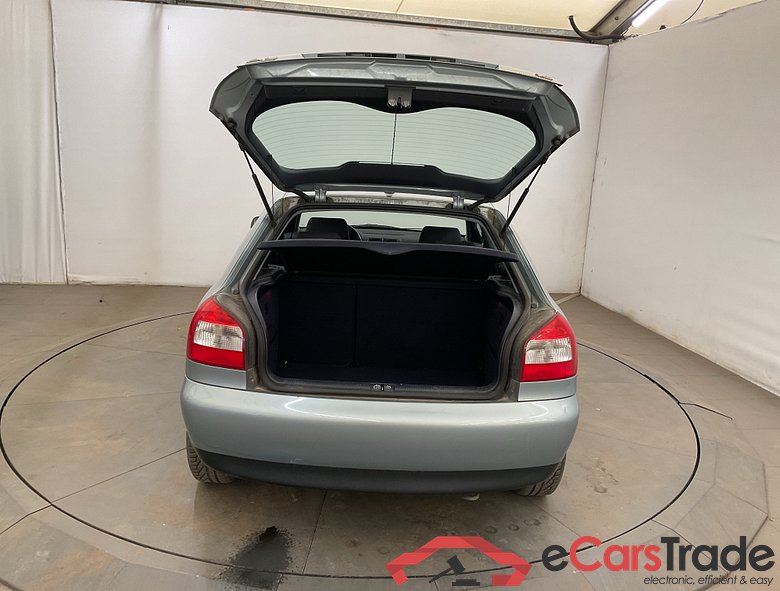 AUDI A3 1.6i Ambiente #5