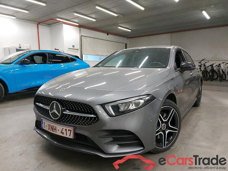 MERCEDES - MER A 250 e 218PK DCT AMG Line & Premium Pack & Night & Smartphone Integration  * HYBRID *
