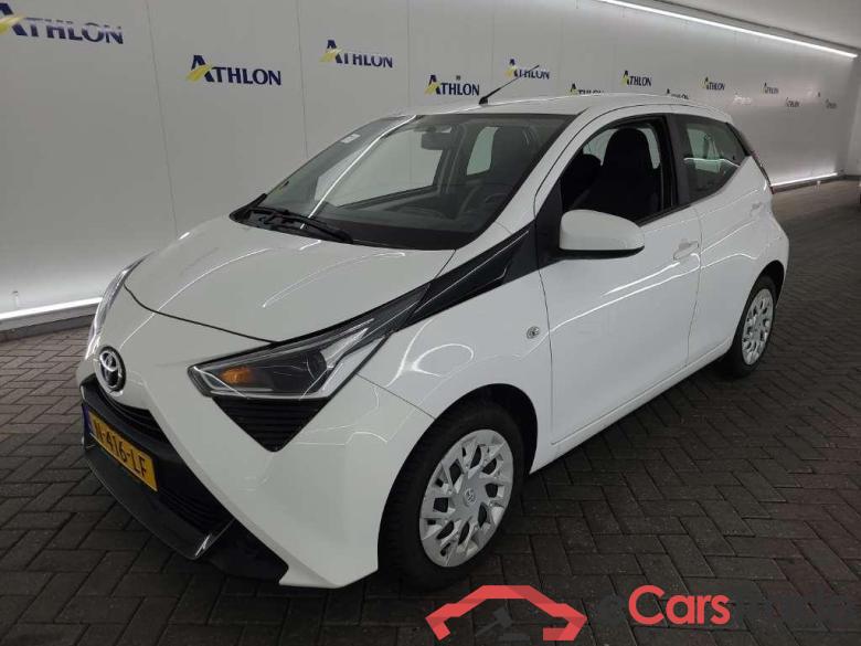 TOYOTA Aygo 1.0 VVT-i x-play 5D 53kW #1