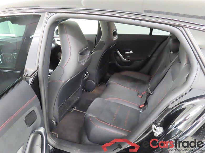 MERCEDES-BENZ CLA Shooting Brake 200 Bns Sol. AMG #6