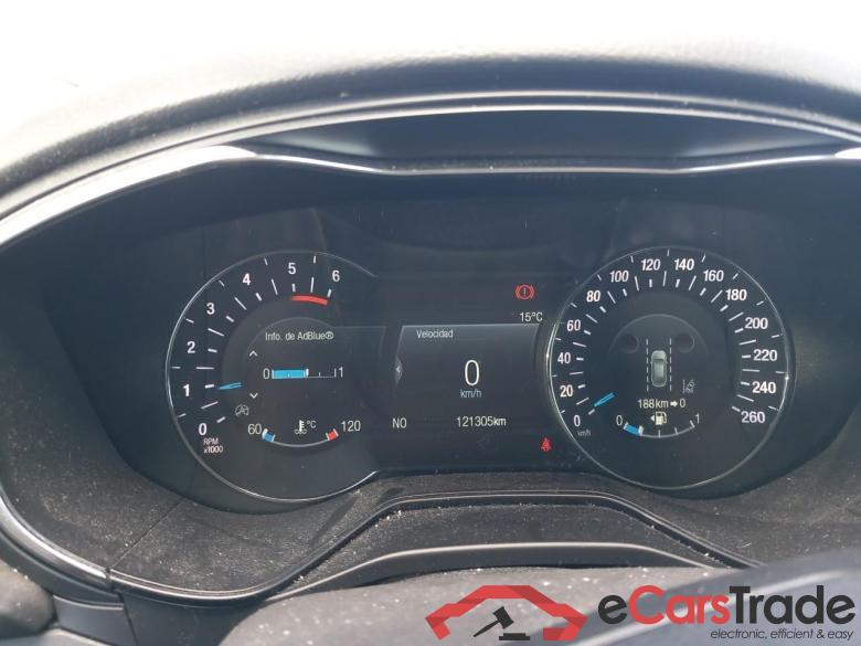 Ford 2.0 TDCi 110kW (150CV) Titanium 235 FORD Mondeo / 2014 / 5P / berlina con portón 2.0 TDCi 110kW (150CV) Titanium 235 #4