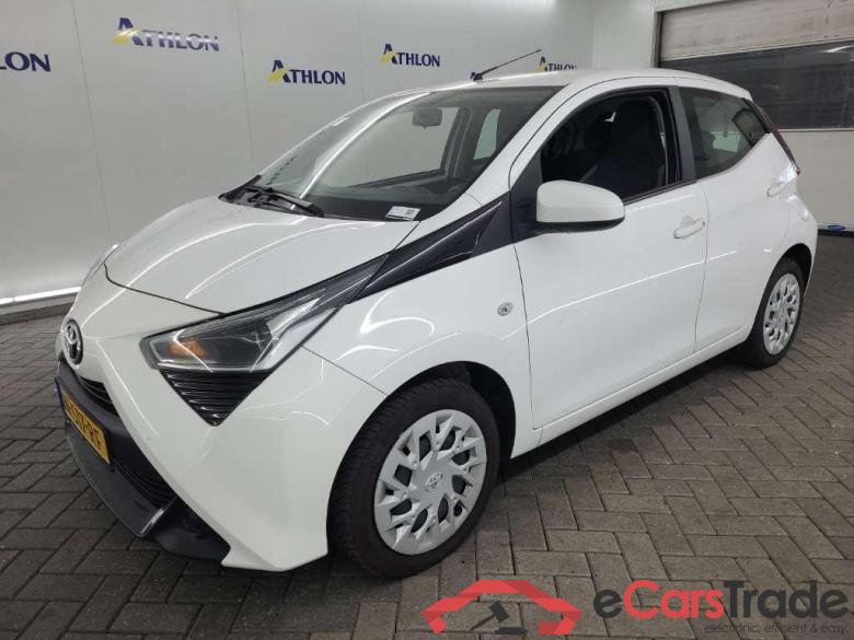 TOYOTA Aygo 1.0 VVT-i x-play 5D 53kW #1