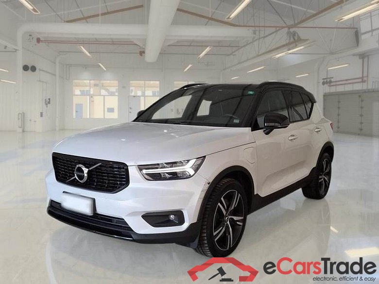 Volvo 223 VOLVO XC40 / 2017 / 5P / SUV T5 PLUG-IN HYBRID AUTO RECHARGE R-DESIGN