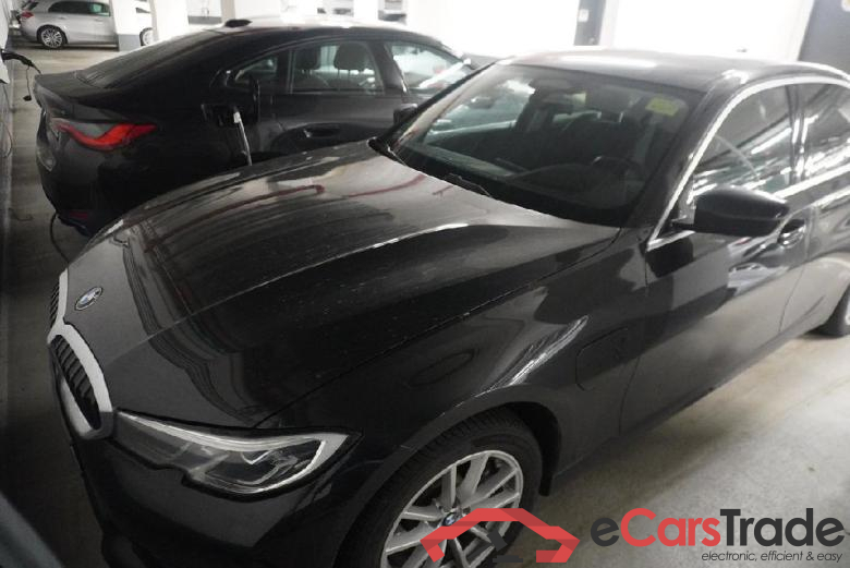 BMW 3-Serie ´18 Baureihe 3 Lim. 330 e Sport Line 2.0 185KW AT8 E6dT