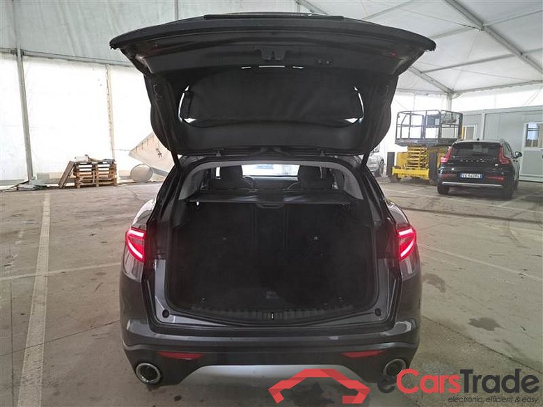 AlfaRomeo 33 ALFA ROMEO STELVIO / 2017 / 5P / SUV 2.2 TURBO DIESEL 190CV AT8 RWD BUSINESS #5