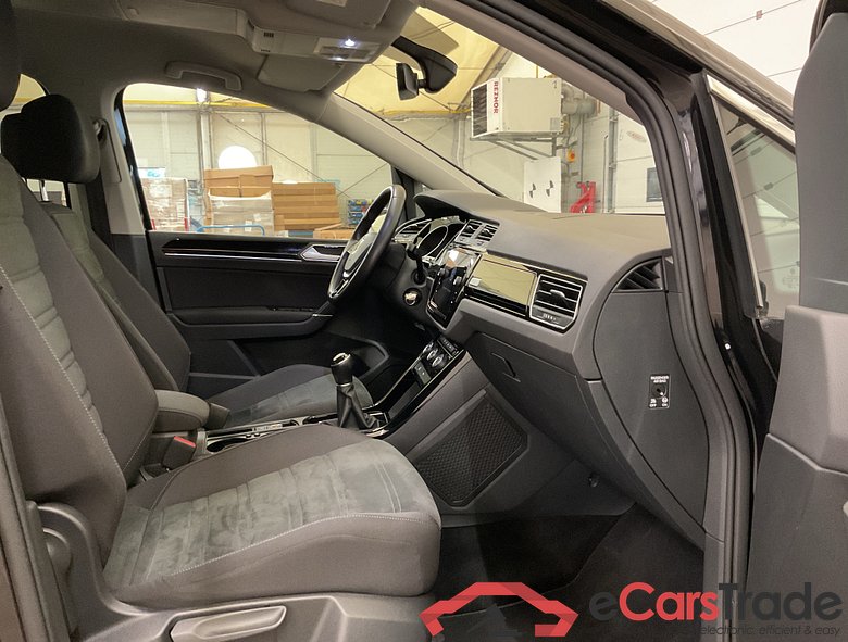 VOLKSWAGEN Touran Touran Highline 1.6 TDI SCR 85 kW (115 ch) 6 vitesses manuel #6