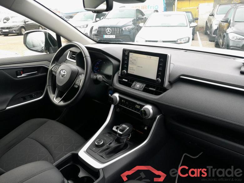 TOYOTA Rav4 / 2018 / 5P / todoterreno 2.5l 220H Advance 4WD #3