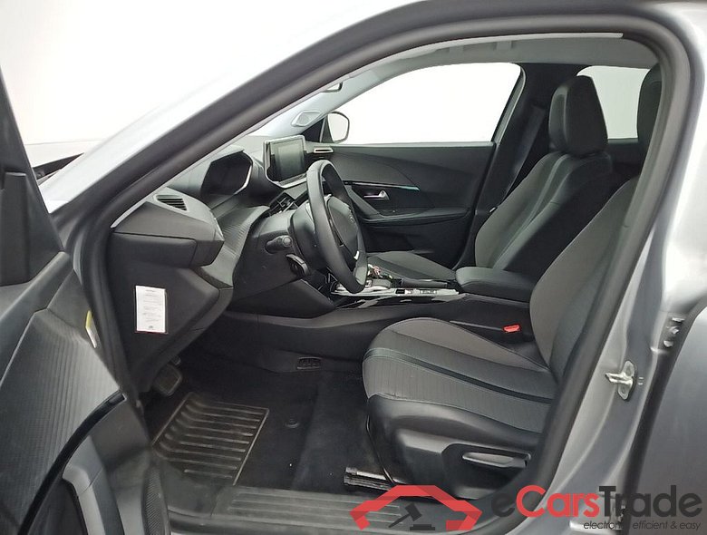 PEUGEOT E-2008 50 kWh Allure 5d #3
