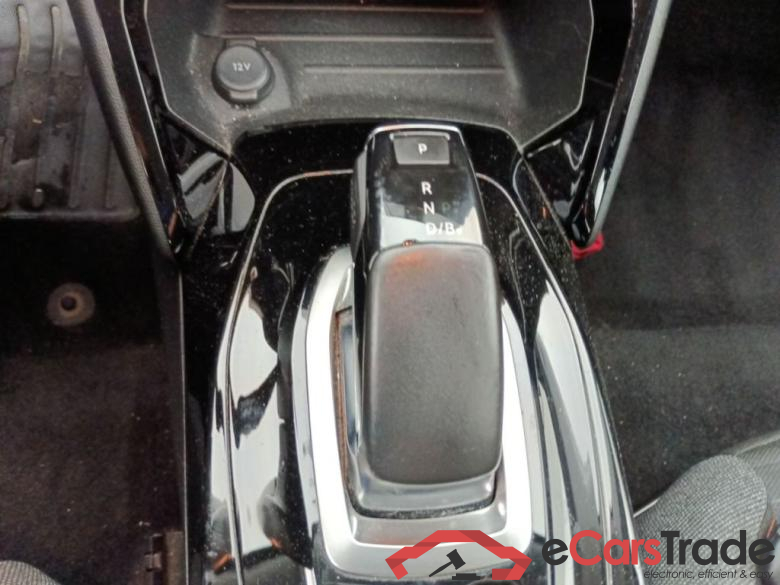 PEUGEOT E-2008 50 kWh Active 5d