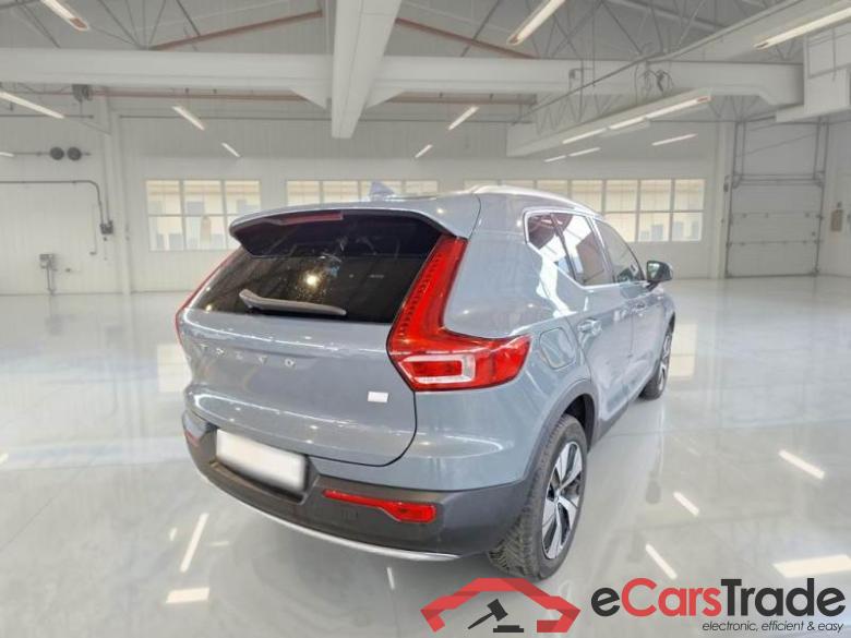 VOLVO XC40 / 2017 / 5P / SUV T4 PLUG-IN HYBRID AUTO RECH INSCRIP EXPR #2