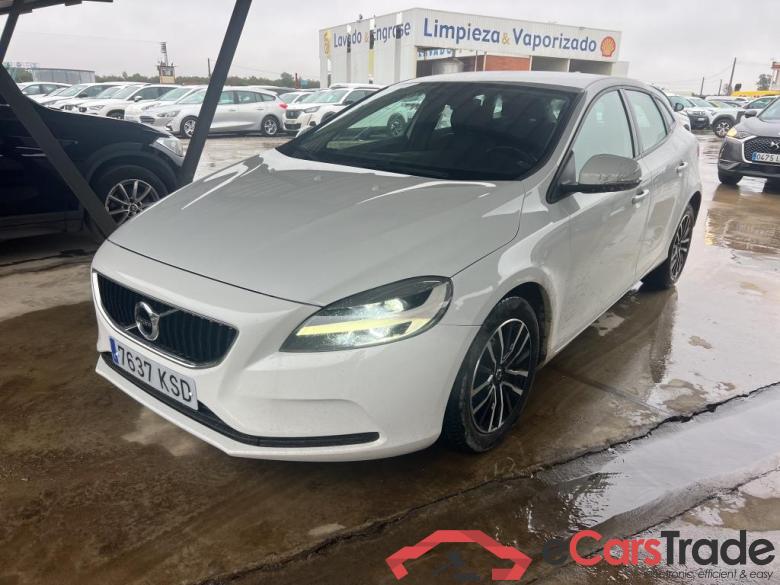 VOLVO V40 / 2016 / 5P / berlina con portón 2.0 T2 Momentum #1