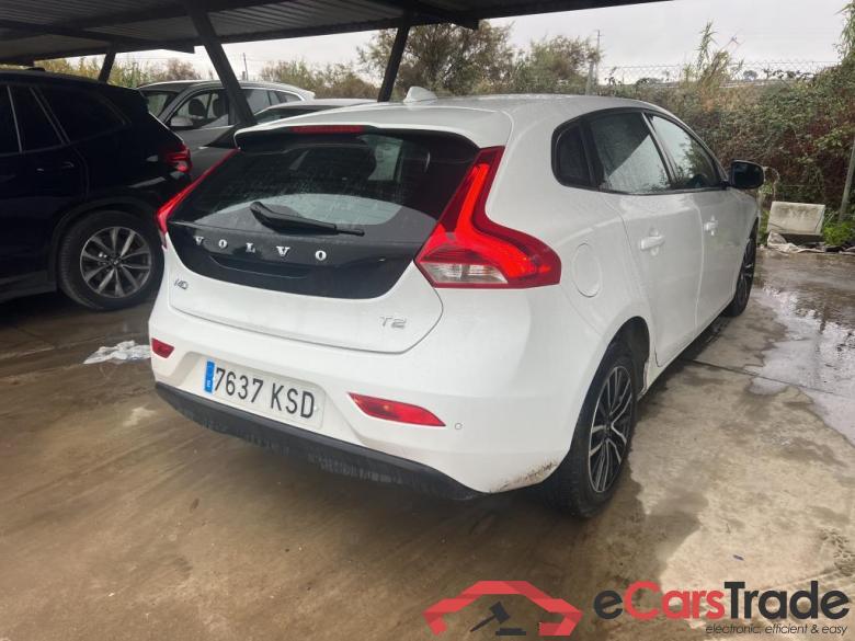 VOLVO V40 / 2016 / 5P / berlina con portón 2.0 T2 Momentum #2