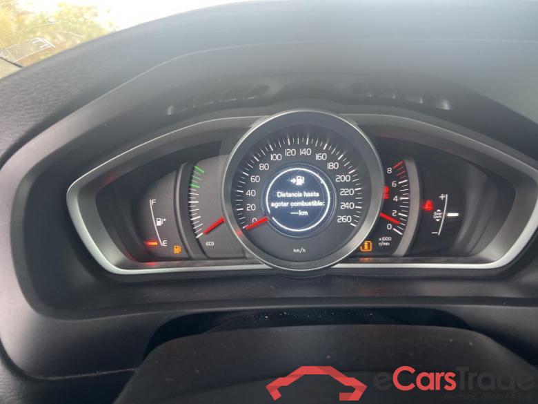 VOLVO V40 / 2016 / 5P / berlina con portón 2.0 T2 Momentum #4