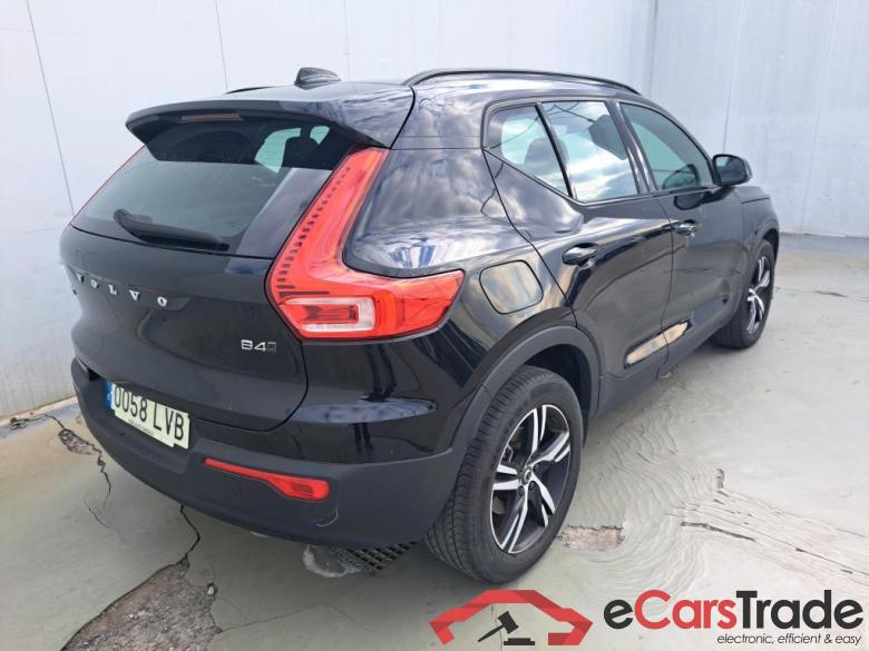 VOLVO XC40 / 2017 / 5P / todoterreno 2.0 B4 G AWD R-Design Auto #2
