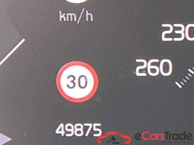 VOLVO XC40 / 2017 / 5P / todoterreno 2.0 B4 G AWD R-Design Auto #5