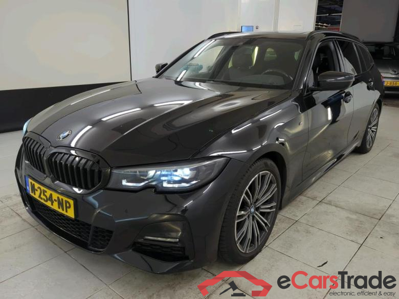 BMW 3 Serie Touring 318iA M-Sport 5d Pano