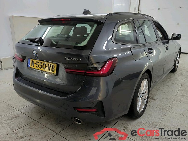BMW 3 Serie Touring 320e Business Edition Plus 5d #2