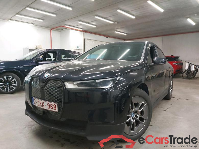 BMW I - BMW IX xDrive40 326PK Signature Edition With Driving Assistant Pro & Heat Comfort Pack & Soft Close Doors & Pano Sky Lounge & Parking Assistant Plus & Harman Kardon & Trailer Hook  * ELECTRIC *