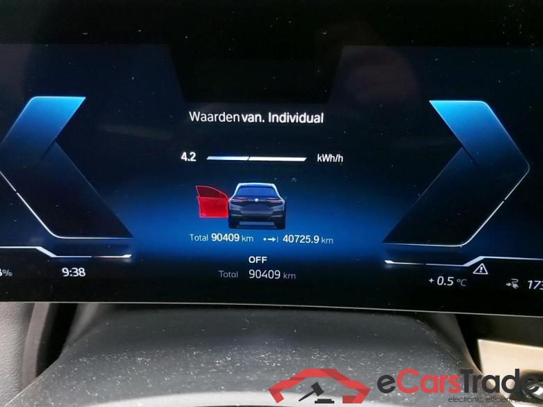 BMW I - BMW IX xDrive40 326PK Signature Edition With Driving Assistant Pro & Heat Comfort Pack & Soft Close Doors & Pano Sky Lounge & Parking Assistant Plus & Harman Kardon & Trailer Hook  * ELECTRIC * #5