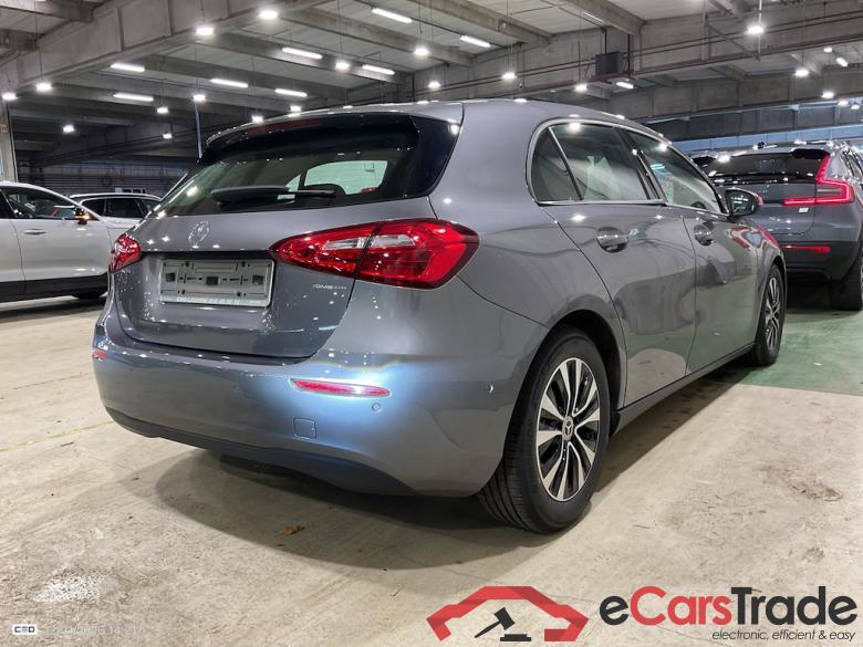 MERCEDES-BENZ A-CLASS 1.3 A 180 ESSENTIAL LINE DCT #4