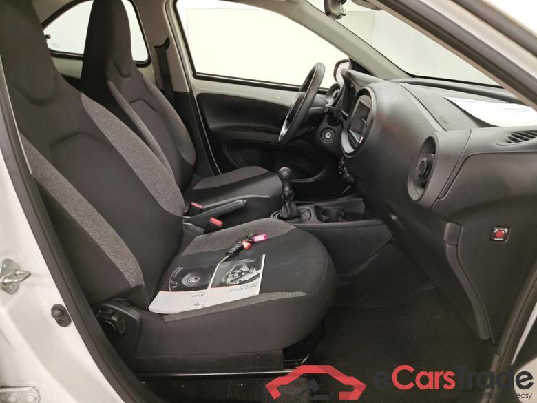 Toyota AYGO X 1.0 VVT-i MT 5d #3