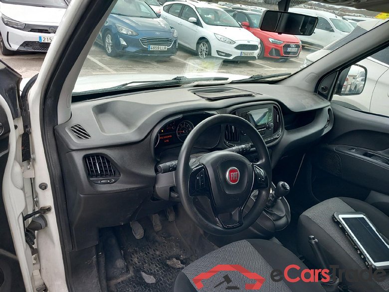 FIAT Doblò Cargo/2015/3P/furgón derivado de turismo Cargo Base 1.6 Mjet 66kW (90CV) #3