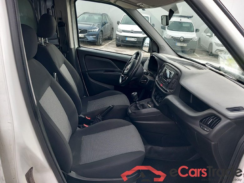 FIAT Doblò Cargo/2015/3P/furgón derivado de turismo Cargo Base 1.6 Mjet 66kW (90CV) #6