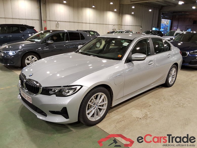 BMW 3 - 2019 330eA PHEV #1