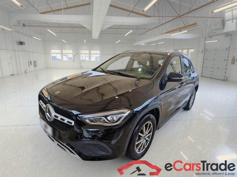 MERCEDES-BENZ GLA / 2020 / 5P / CROSSOVER GLA 180 D AUTOMATIC BUSINESS EXTRA