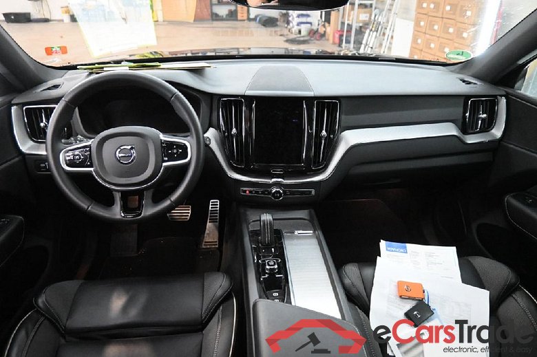 XC60 R Design 2WD 2.0 B4 145KW AT8 E6d #3