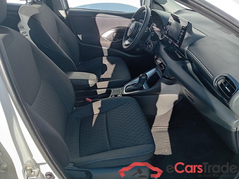 TOYOTA Yaris / 2020 / 5P / berlina con portón 1.5 120H Business Plus #6