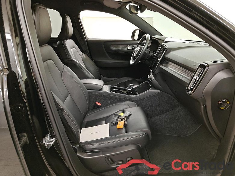 Volvo XC40 Recharge P8 AWD R-Design 5d #3