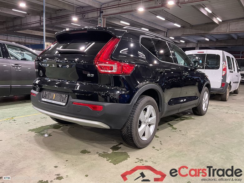 VOLVO XC40 2.0 B3 MHEV ESSENTIAL DCT #4