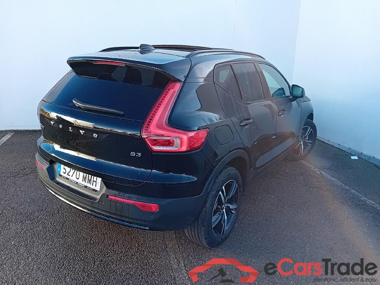 VOLVO XC40 / 2021 / 5P / todoterreno 2.0 B3 G Plus Dark Auto #2