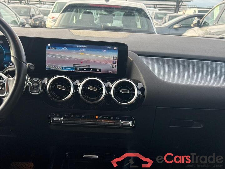 Mercedes GLA 200d Aut. LED-Xenon Widescreen Navi 1/2 Sport-Leather KeylessGo Camera Klima PDC ... #6