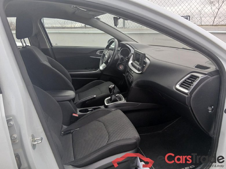 KIA Ceed / 2018 / 5P / berlina con portón 1.0 T-GDi 88kW (120CV) Concept #6