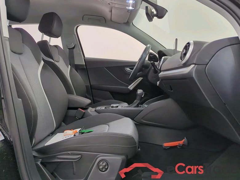 Audi Q2 35 TFSI S tronic Business edition 5d #3