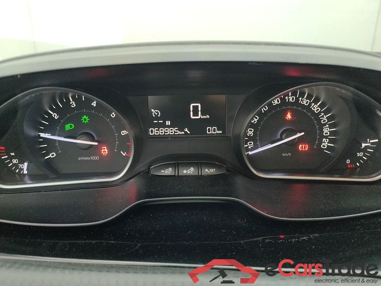 Peugeot 2008 1.2 Puretech 61kW S&S Active 5d !! technical issues !! rolling car #6