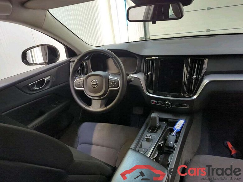 VOLVO V60 2.0 B3 Mom. Adv. #3