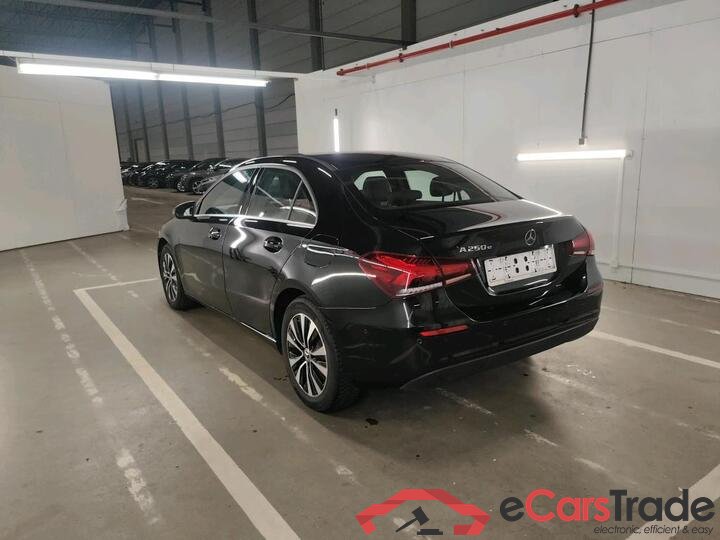 Mercedes A-Klasse Limousine A-Klasse Limousine A 250 e Business Line (PHEV) 160kW/218pk  4D/P Auto-7 #3