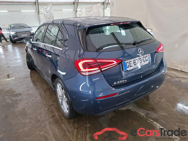 MERCEDES-BENZ Classe A Compact / 2018 / 5P / Berline A 250 e Business Line 8G-DCT #2