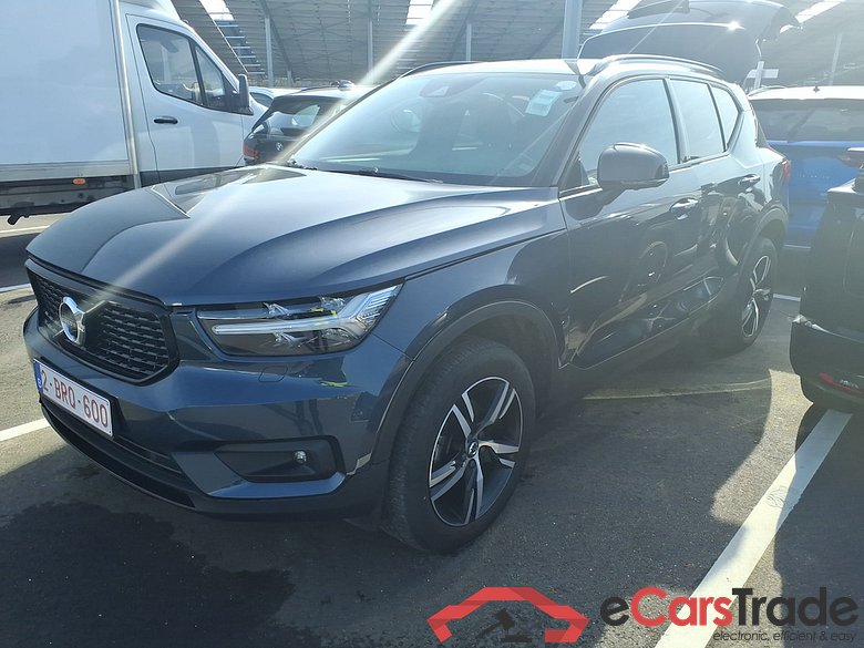 VOLVO XC40 1.5 T2 R-DESIGN