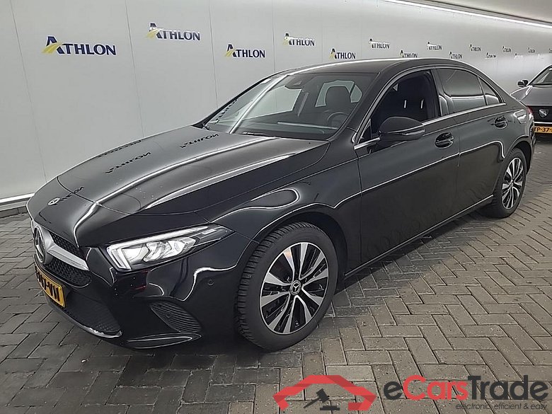 MERCEDES-BENZ A-Klasse Limousine A 250 e DCT Business Line 4D 160kW