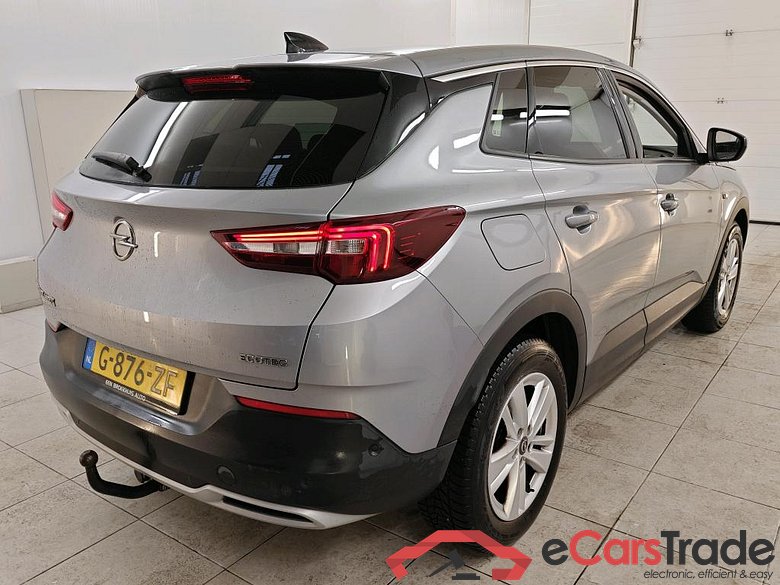 Opel Grandland X 1.2 Turbo S&S 96kW Bus. Executive 5d #2