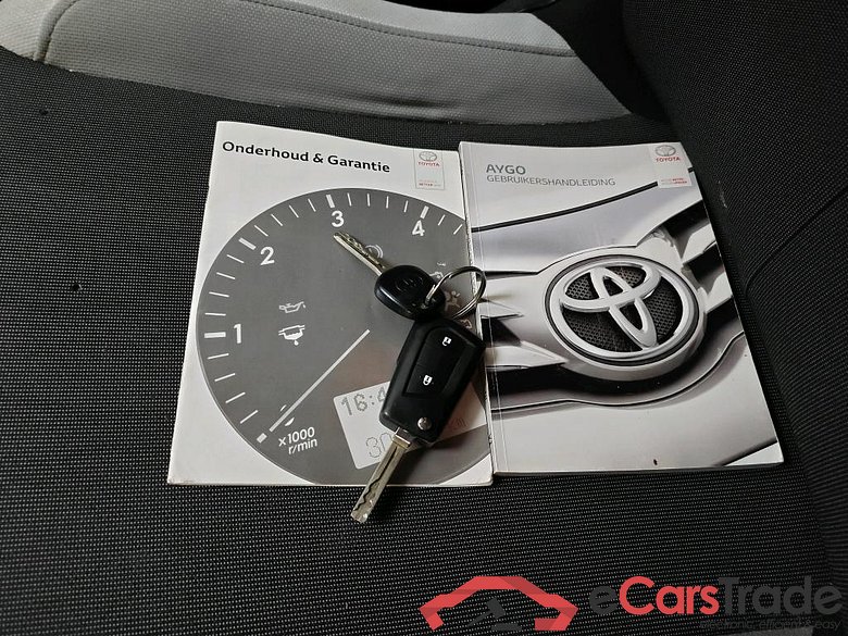 Toyota Aygo 1.0 VVT-i x-play 5d #4