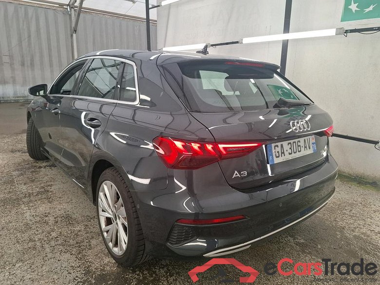 AUDI A3 Sportback / 2020 / 5P / Berline 35 TFSI 150 MHEV S Tronic Design Luxe #2